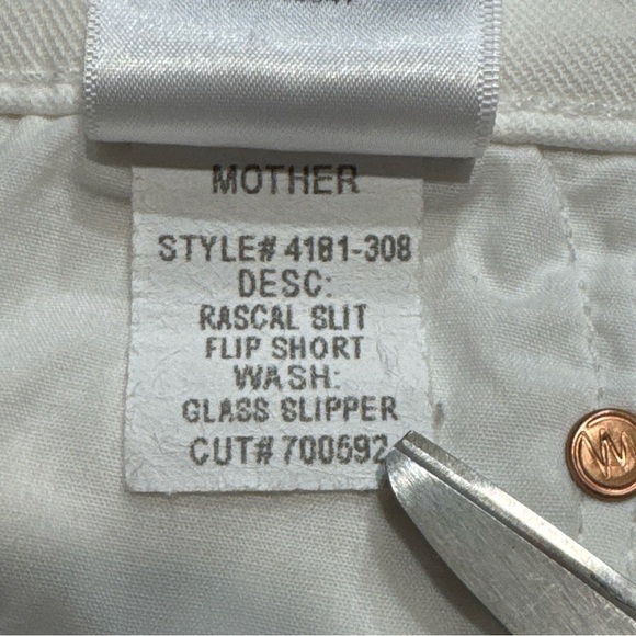 Mother Women's White Rascal Slit Flip Shorts Sz 29 Glass Slipper Raw Hem Cuff - Picture 9 of 12